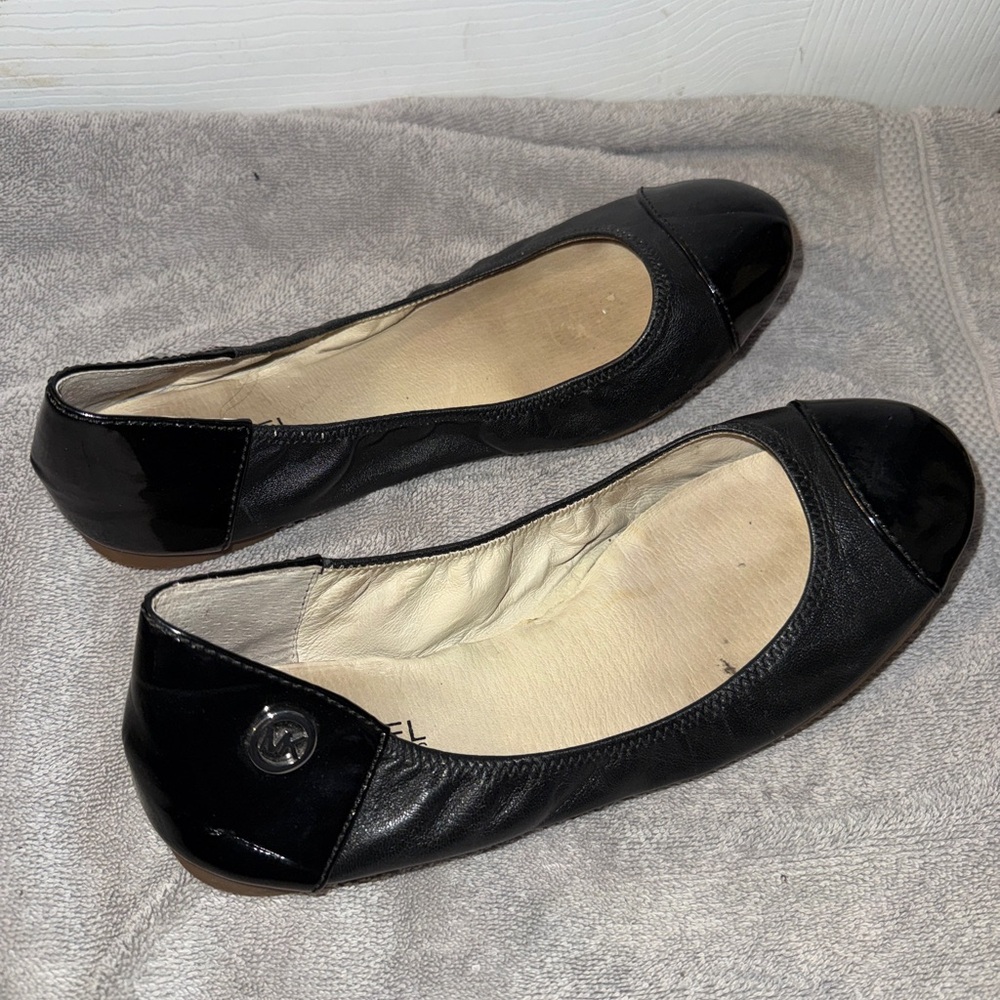 Michael Kors Black Women's Leather Ballet Flats with Patent Toe